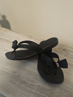 Guess Black Bow Thong Sandals for Women